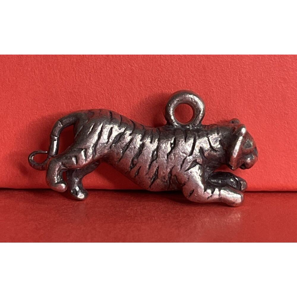 Retired James Avery 3D Tiger Sterling Silver 925 Charm - Picture 7 of 9